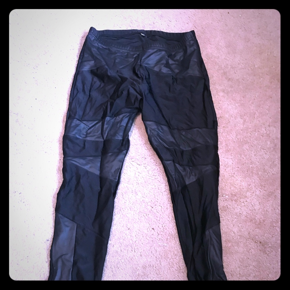 Leather paneled stretch leggings size L